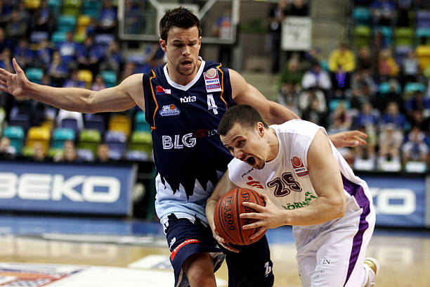 他的战术显 他的战术显