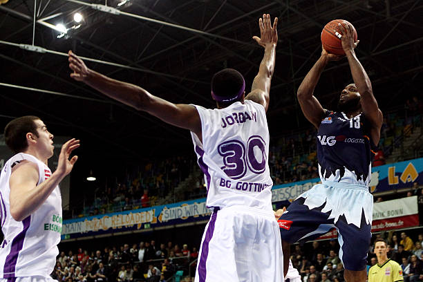 应更加关注 应更加关注